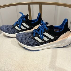 Women’s Adidas Ultraboost Light Running Shoes size 9